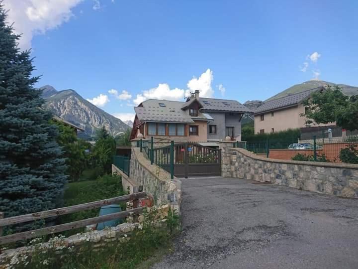 Maison Mitoyenne Avec Terrasse Villar-Saint-Pancrace ภายนอก รูปภาพ